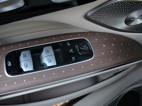 Used 2023 Mercedes-Benz EQS 580 4MATIC SUV image 17