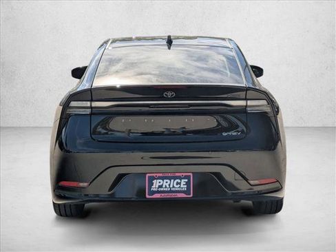 Used 2025 Toyota Prius Plug-In Hybrid image 6