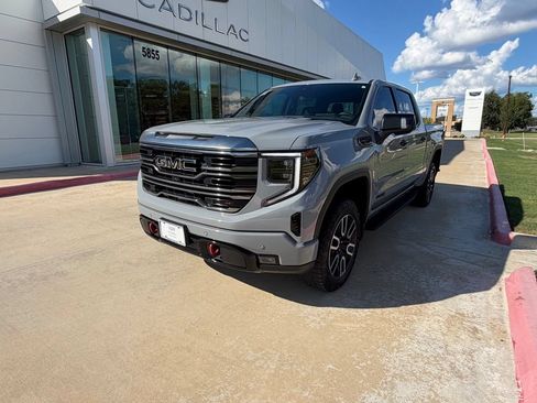 Used 2024 GMC Sierra 1500 AT4 w/ Technology Package AWD/4WD image 2