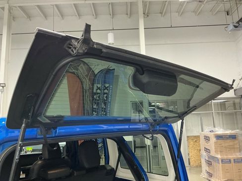 Used 2022 Jeep Wrangler Unlimited Sahara image 36