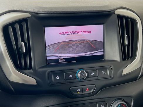 Used 2024 GMC Terrain SLE image 17