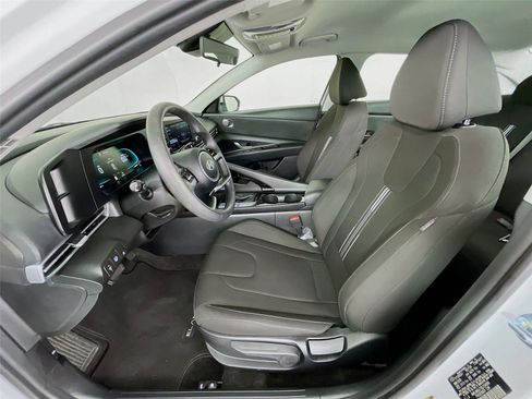 Certified 2025 Hyundai Elantra Hybrid FWD image 19