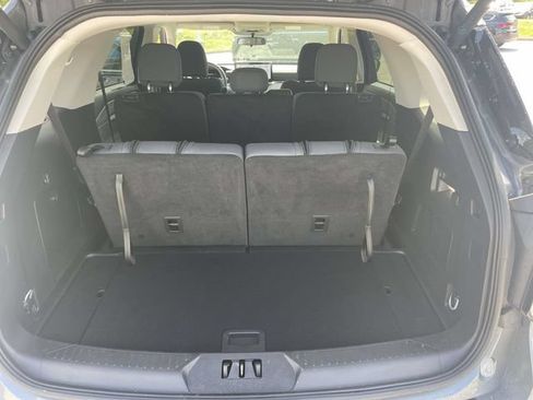 Used 2025 Ford Explorer Active AWD/4WD image 7