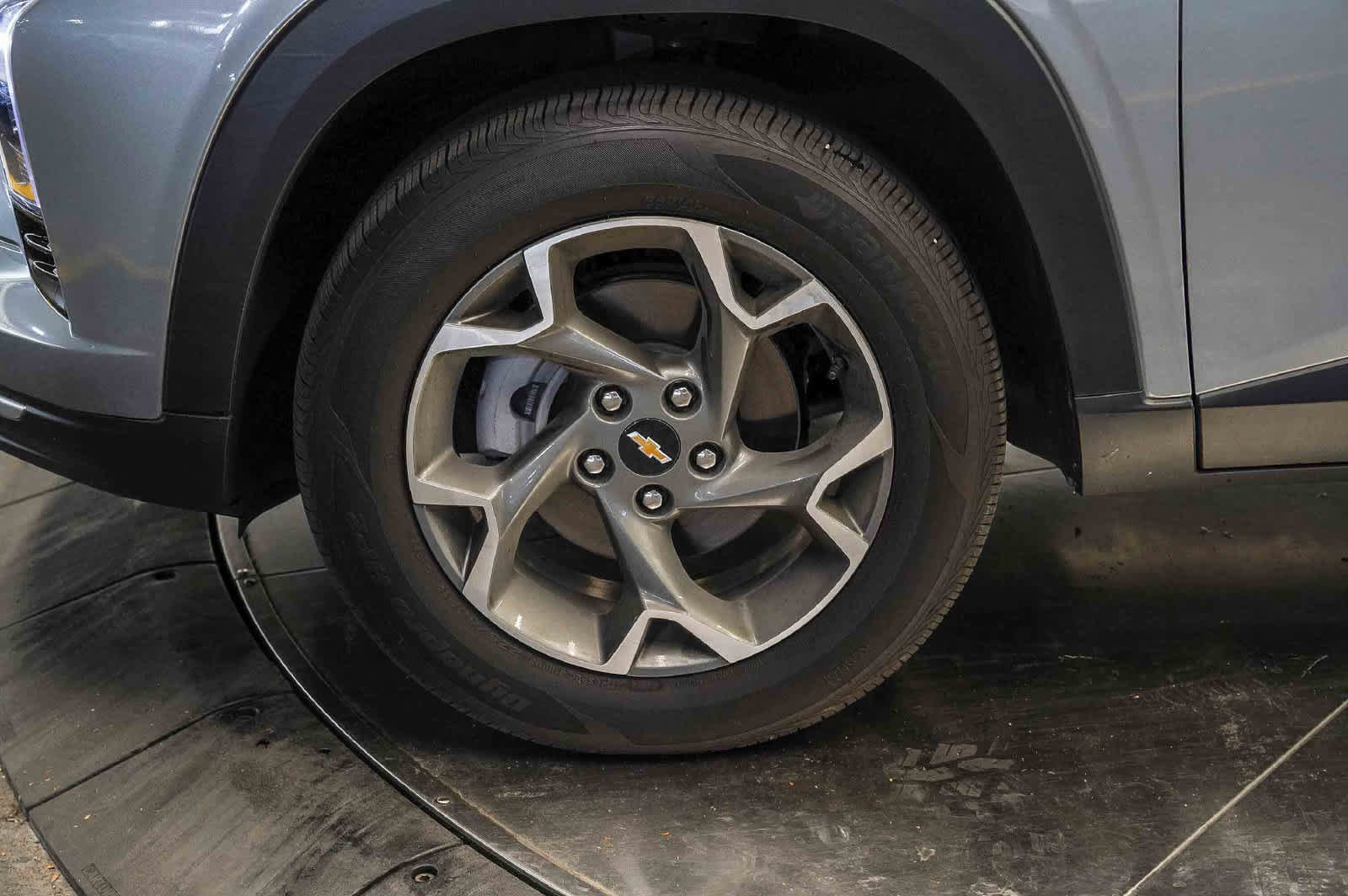 Used 2025 Chevrolet Trax LT FWD image 9