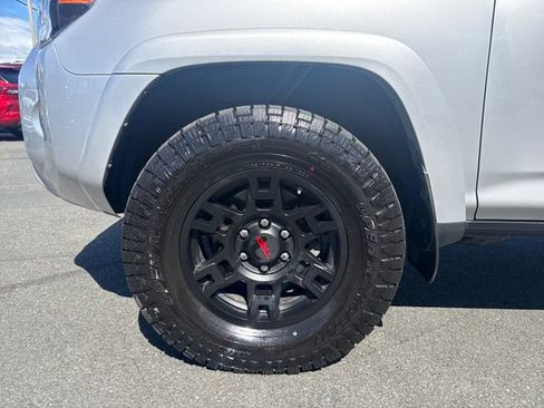 Used 2021 Toyota 4Runner TRD Off-Road Premium w/ Moonroof Package AWD/4WD image 29