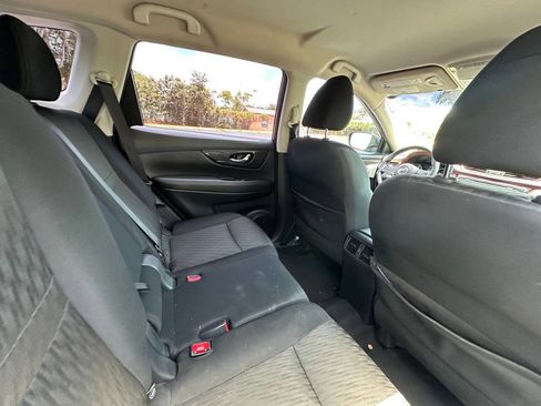 Used 2017 Nissan Rogue S image 11