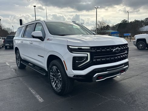 New 2026 Chevrolet Suburban Z71 image 2