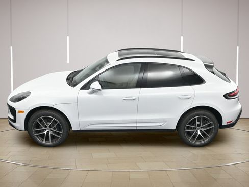 Certified 2026 Porsche Macan AWD/4WD image 33