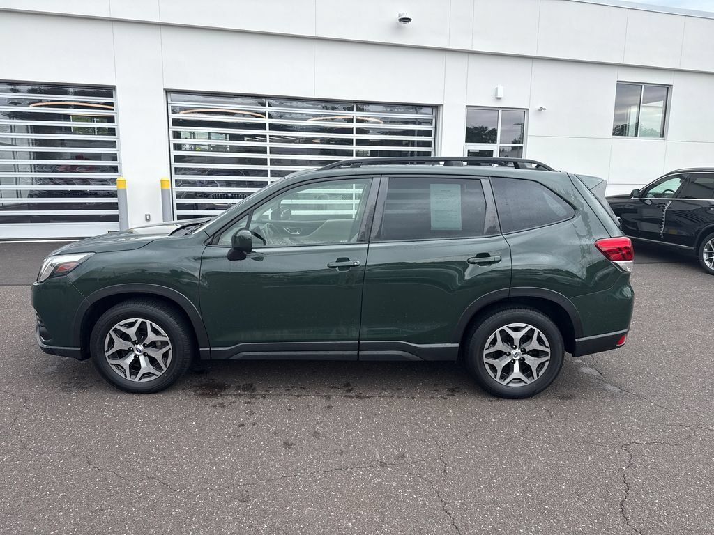 Used 2023 Subaru Forester Premium AWD/4WD image 2