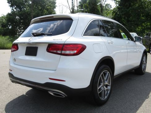 Used 2019 Mercedes-Benz GLC 300 4MATIC image 5