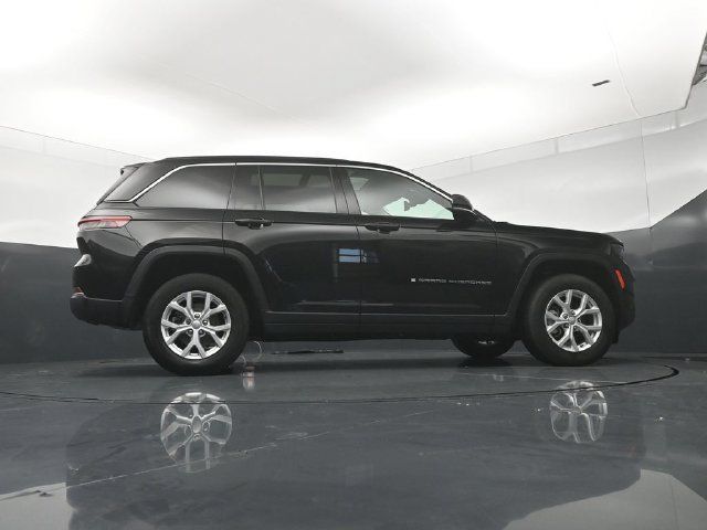 Used 2023 Jeep Grand Cherokee Limited w/ Luxury Tech Group II AWD/4WD image 24