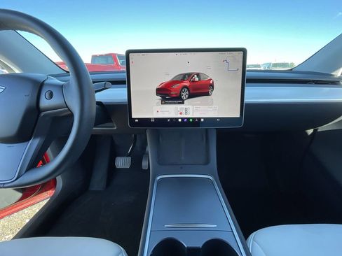 Used 2023 Tesla Model Y Long Range image 21
