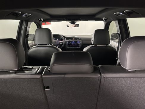Used 2022 Volkswagen Tiguan SE R-Line image 16