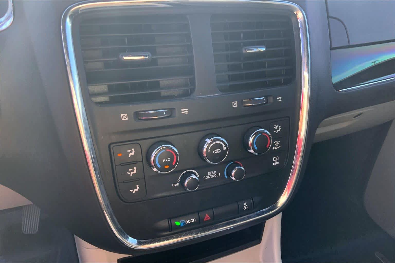 Used 2019 Dodge Grand Caravan SXT FWD image 35