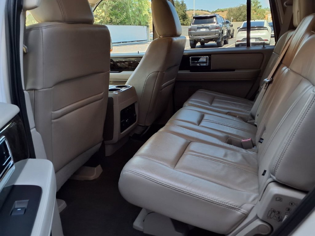 Used 2015 Lincoln Navigator 2WD image 21