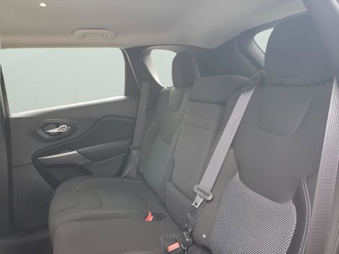 Used 2019 Jeep Cherokee Latitude w/ Popular Appearance Group image 19