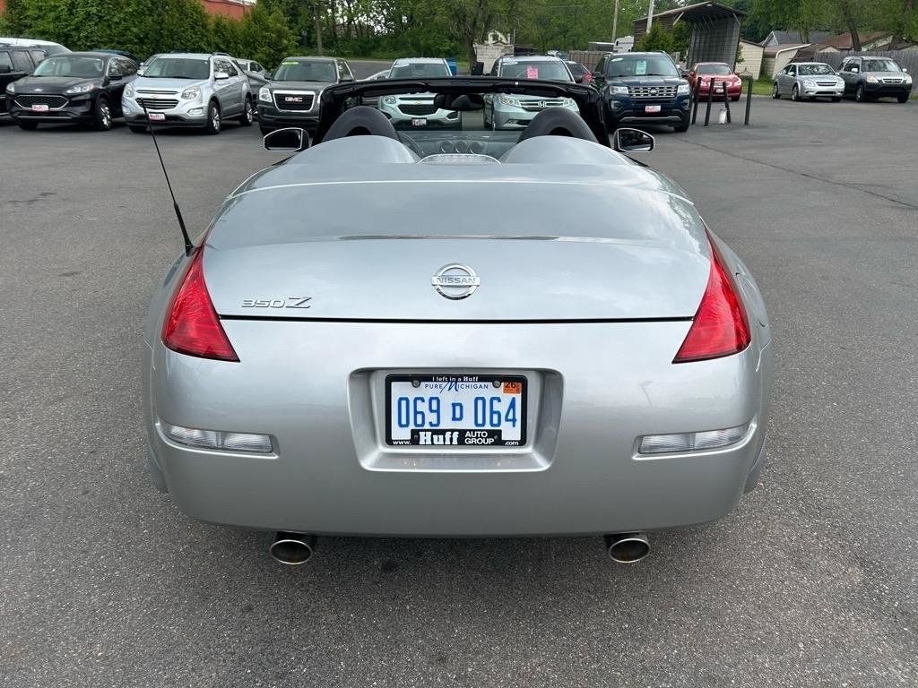 Used 2005 Nissan 350Z Touring RWD image 9