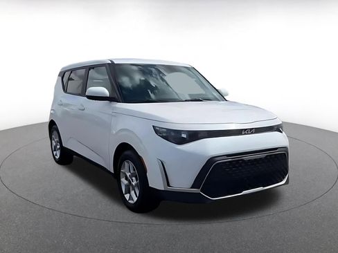 Used 2025 Kia Soul LX w/ LX Technology Package image 3