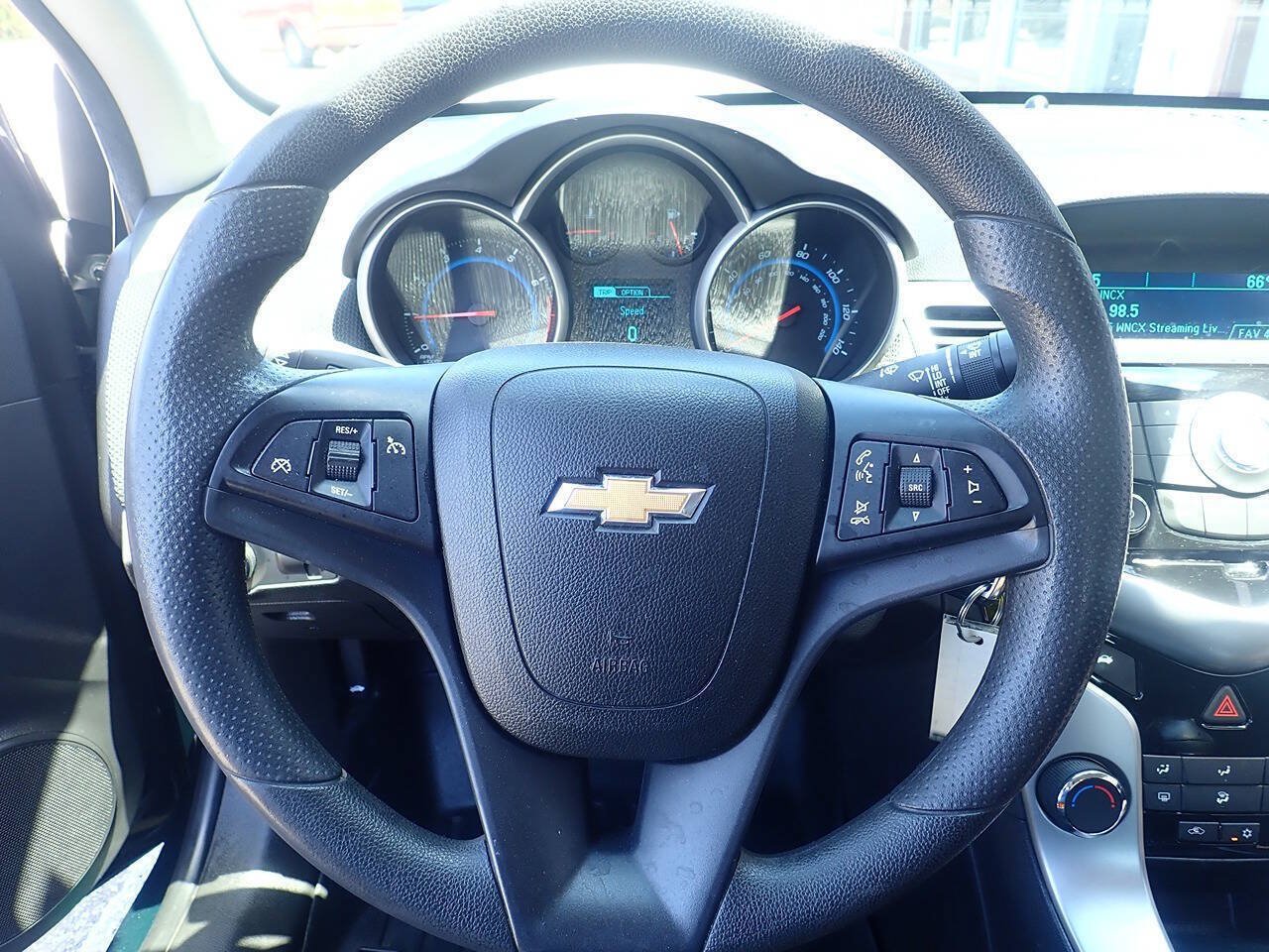 Used 2015 Chevrolet Cruze LT FWD image 6