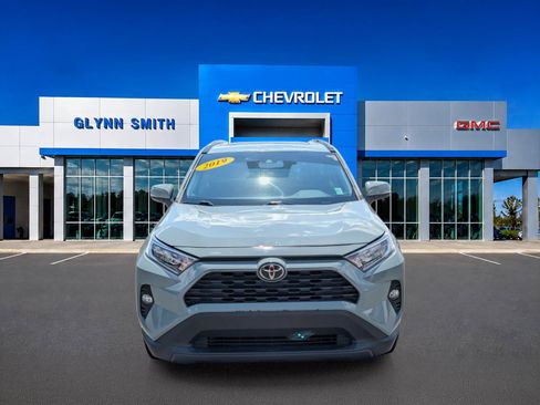 Used 2019 Toyota RAV4 XLE FWD image 2