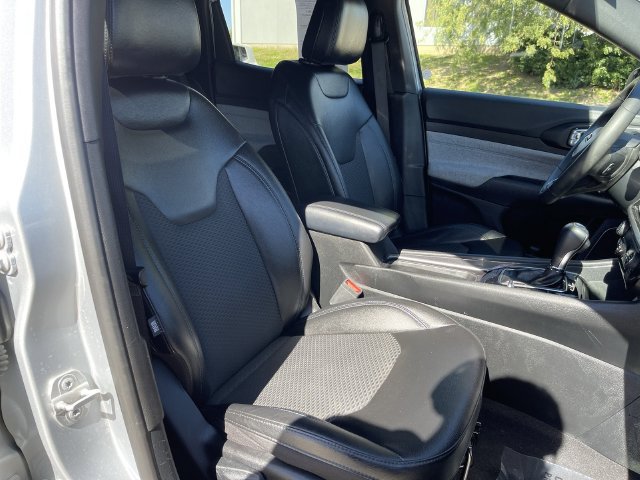 Used 2024 Jeep Compass Latitude AWD/4WD image 17