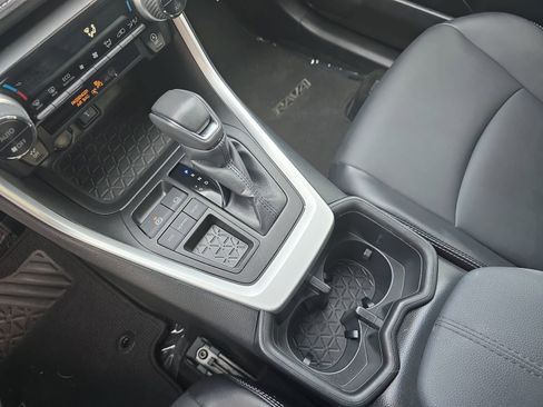 Used 2022 Toyota RAV4 XLE Premium image 32