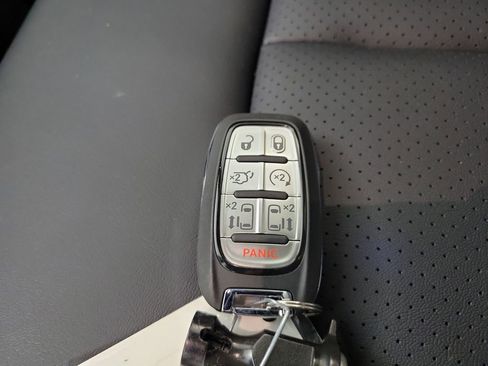 New 2026 Chrysler Pacifica Select image 26