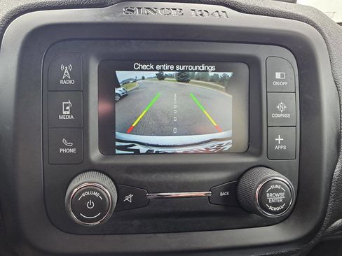 Used 2017 Jeep Renegade Latitude w/ Cold Weather Group image 20