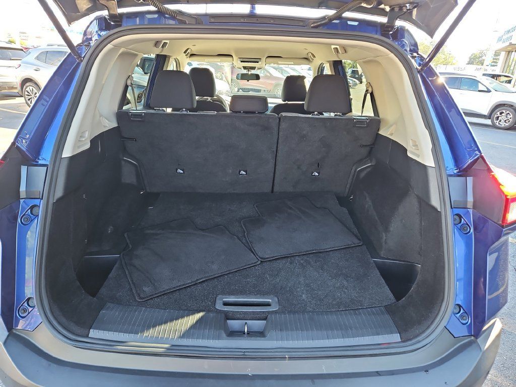 Used 2023 Nissan Rogue SV AWD/4WD image 9