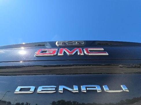 Used 2022 GMC Sierra 3500 Denali w/ Denali Ultimate Package AWD/4WD image 10