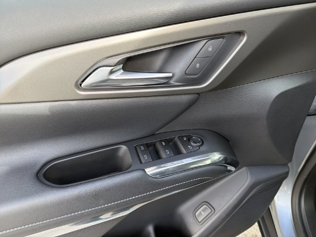 Used 2025 Chevrolet Traverse LT w/ Driver Confidence Package FWD image 22