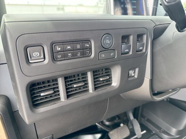 Used 2024 Chevrolet Brightdrop 600 w/ Battery Pack, Max Range AWD/4WD image 19