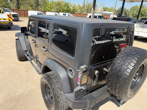 Used 2018 Jeep Wrangler Unlimited Sport w/ Connectivity Group image 12