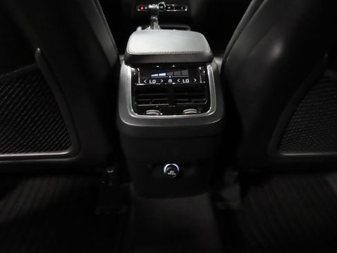 Used 2020 Volvo XC90 T5 Momentum FWD image 26