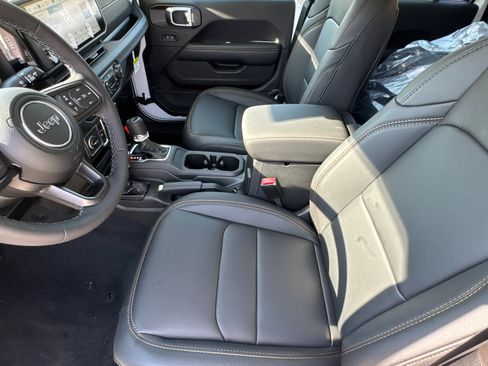 New 2026 Jeep Gladiator Sport AWD/4WD image 10