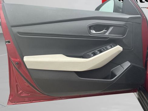 Used 2025 Honda Accord SE image 32