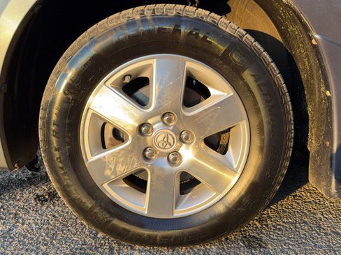 Used 2010 Toyota Sienna LE image 9