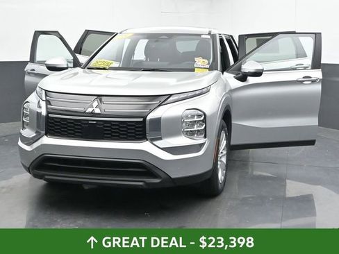 Used 2025 Mitsubishi Outlander ES image 54