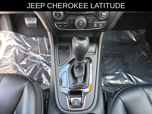 Used 2019 Jeep Cherokee Latitude Plus FWD image 26