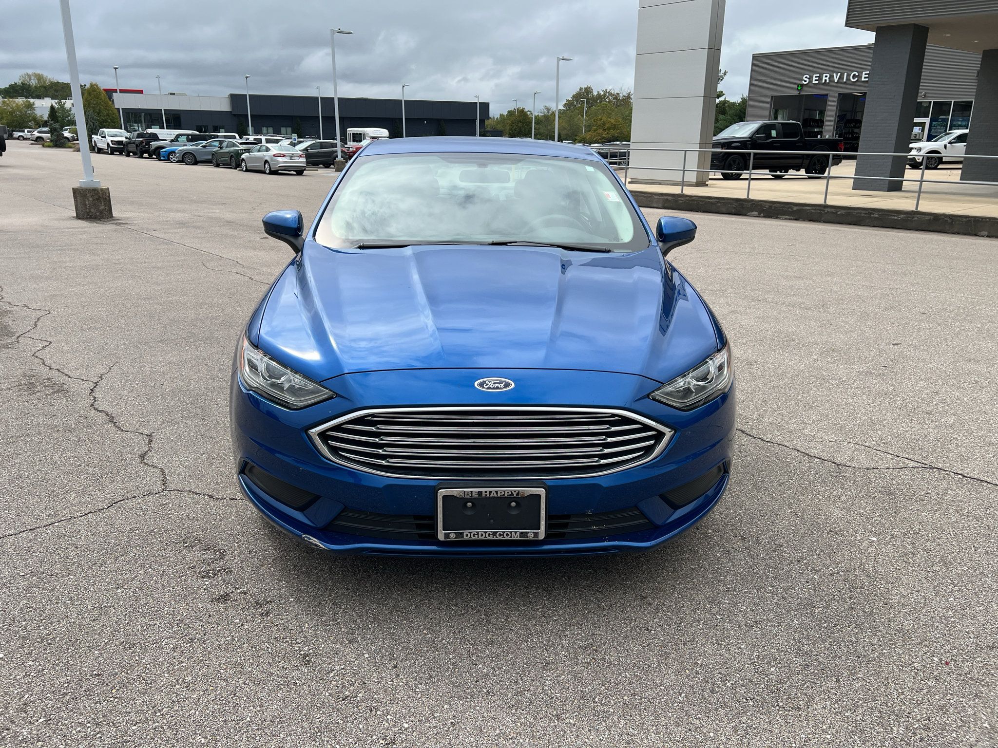 Used 2018 Ford Fusion SE FWD image 2