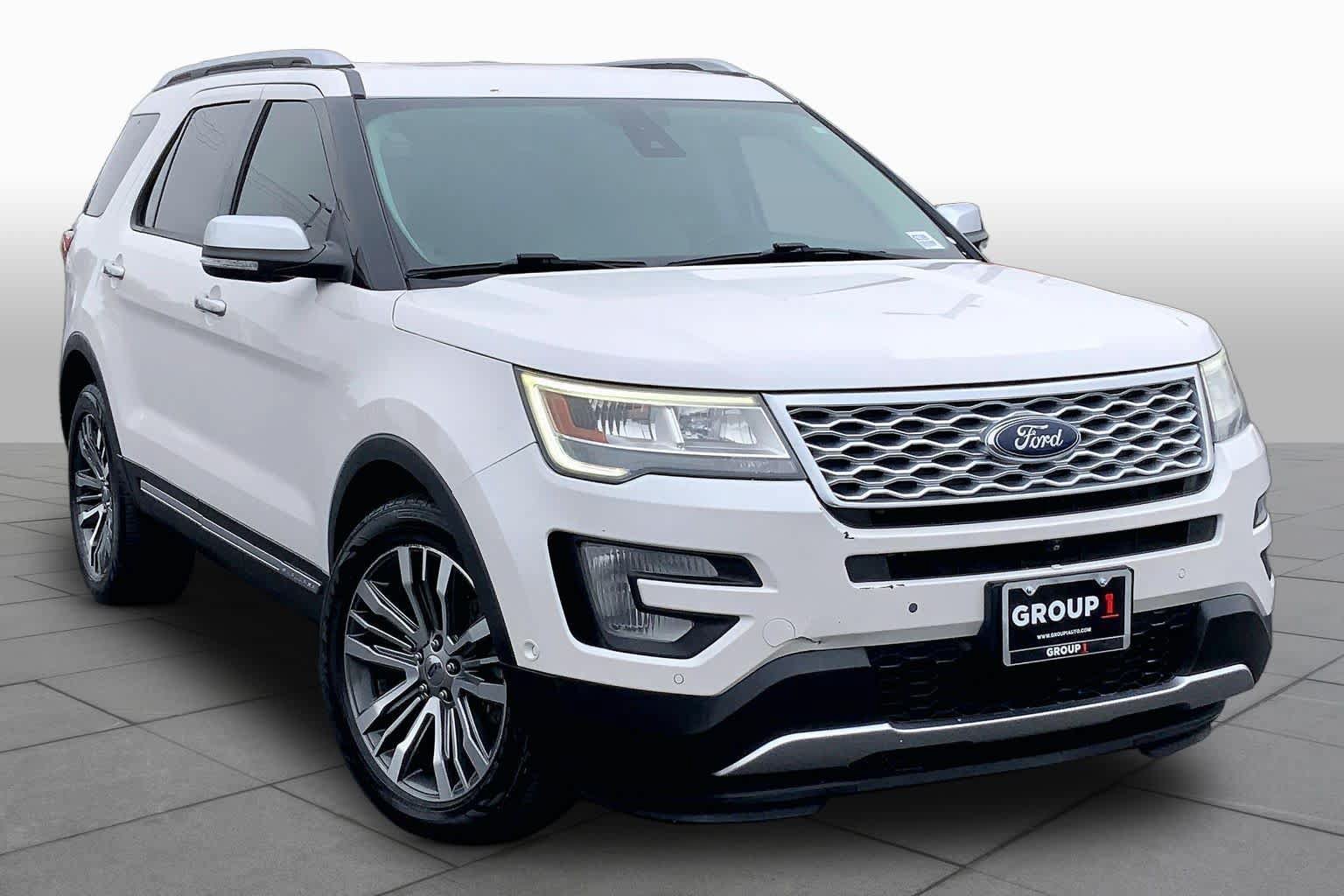 Used 2017 Ford Explorer Platinum AWD/4WD image 3