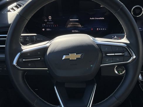 Used 2025 Chevrolet Traverse LT image 12