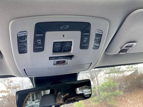 Used 2021 Toyota Sienna Limited image 26