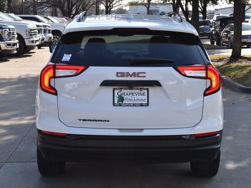 Used 2022 GMC Terrain SLT w/ Infotainment Package II image 9