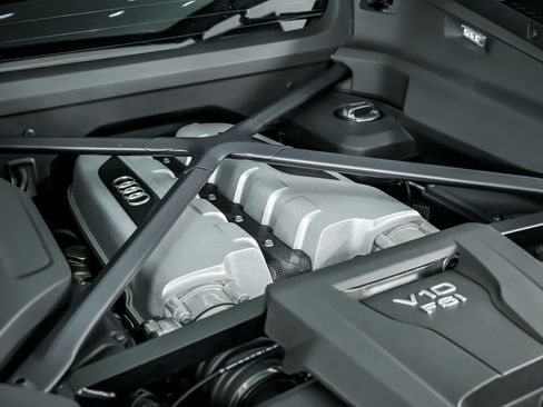 Used 2017 Audi R8 V10 image 16