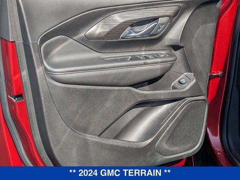 Used 2024 GMC Terrain SLE w/ Driver Convenience Package AWD/4WD image 11