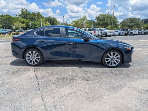 Used 2021 MAZDA MAZDA3 s FWD image 3