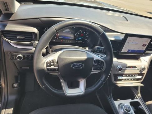 Certified 2023 Ford Explorer XLT RWD image 29