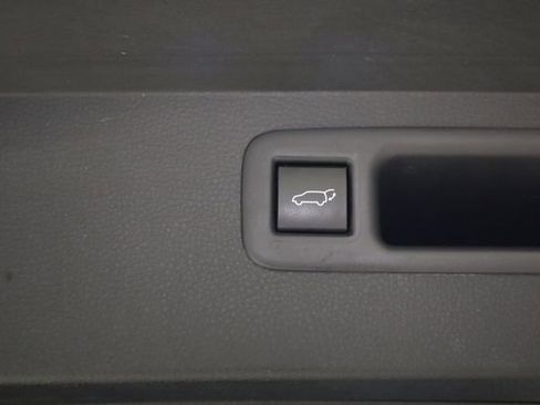 Used 2023 Toyota Highlander LE image 37