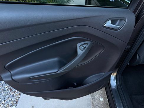 Used 2019 Ford Escape SE FWD image 12